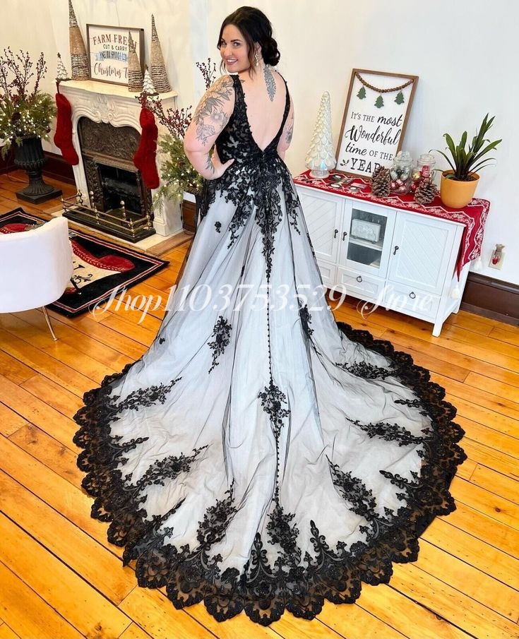 Gothic V Neck Wedding Dresses  - đánh giá và giá Embroidery Gothic